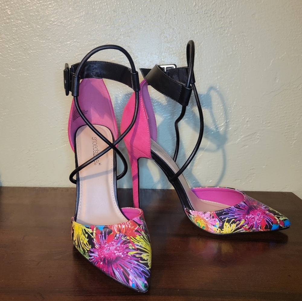 Donatella multicolor floral pumps